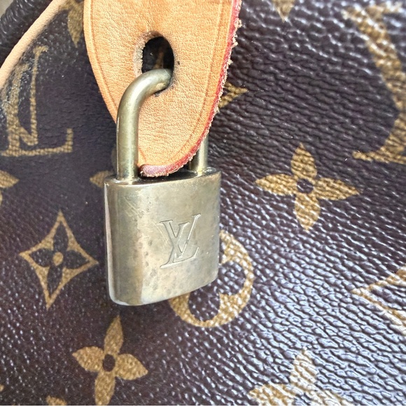 Louis Vuitton Speedy 30 Monogram - Picture 13 of 16